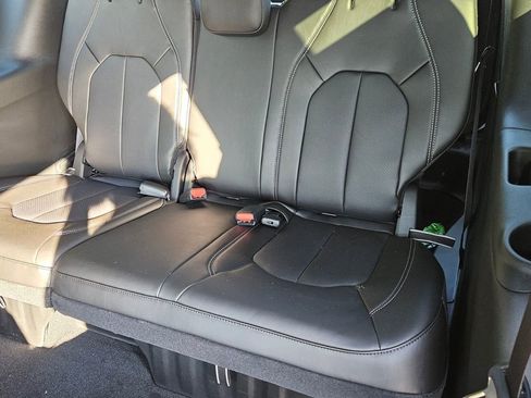 New 2026 Chrysler Pacifica Select image 7