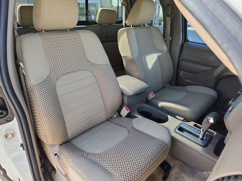 Used 2017 Nissan Frontier SV image 16