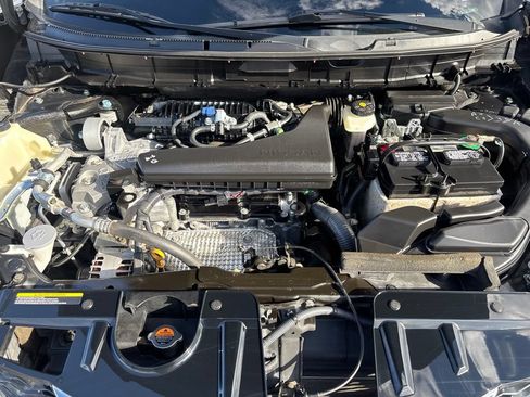Used 2015 Nissan Rogue SV FWD image 31
