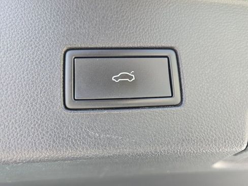 Used 2021 Volkswagen Atlas Cross Sport SEL Premium image 18