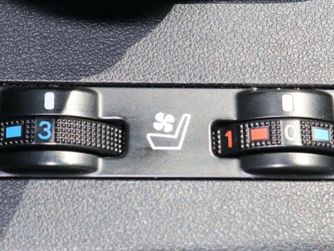 Used 2017 Toyota Highlander Limited AWD/4WD image 19