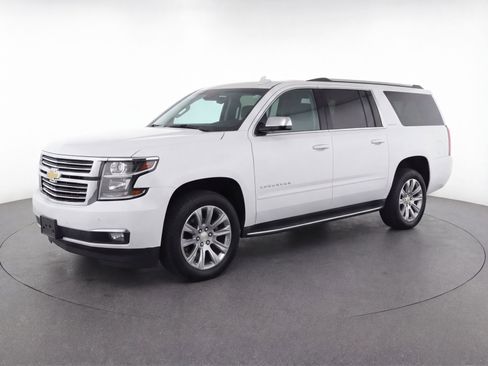 Used 2023 Chevrolet Suburban Premier image 3