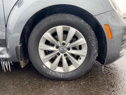 Used 2019 Volkswagen Beetle 2.0T SE FWD image 9