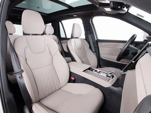 Certified 2025 Volvo XC90 T8 Plus w/ Protection Package Premier image 22