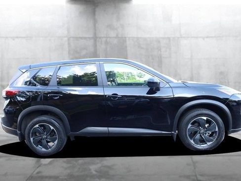 Certified 2025 Nissan Rogue SV w/ SV Premium Package FWD image 4