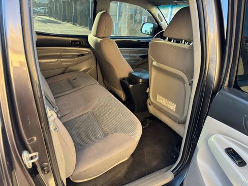 Used 2015 Toyota Tacoma PreRunner w/ SR5 Package RWD image 8