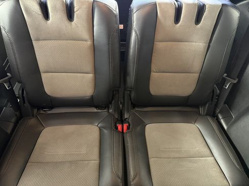 Used 2017 Ford Explorer XLT w/ Equipment Group 202A AWD/4WD image 15