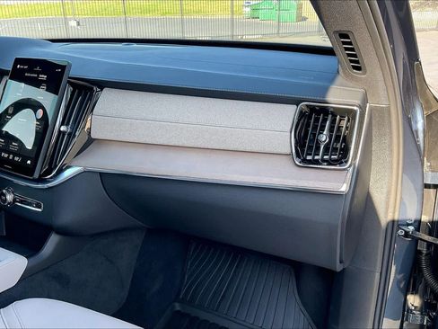 Used 2025 Volvo XC90 B6 Core w/ Protection Package Premier image 19