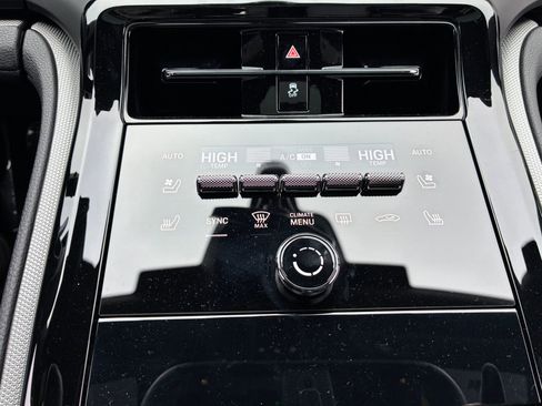 Certified 2025 Porsche Panamera image 17