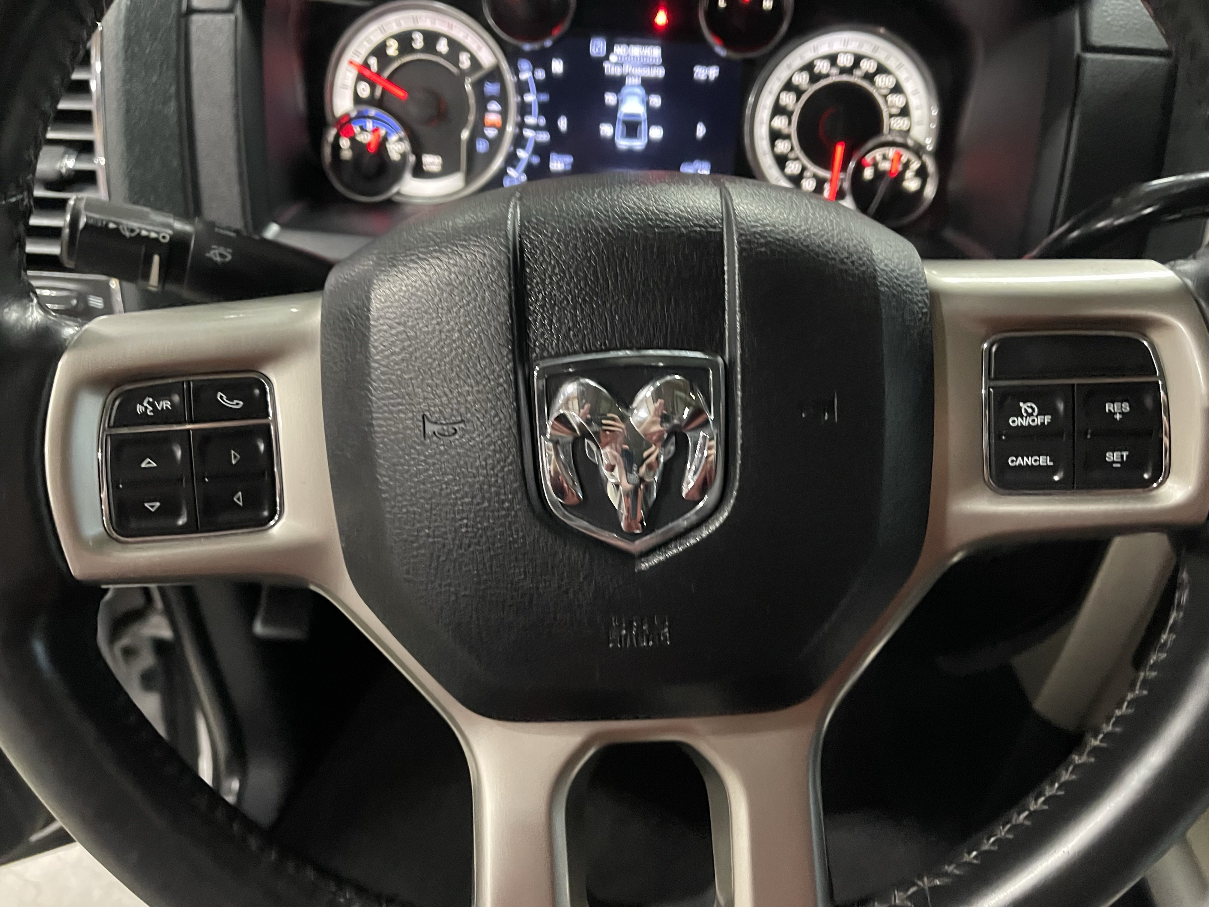 Used 2016 RAM 3500 Laramie w/ Convenience Group AWD/4WD image 21