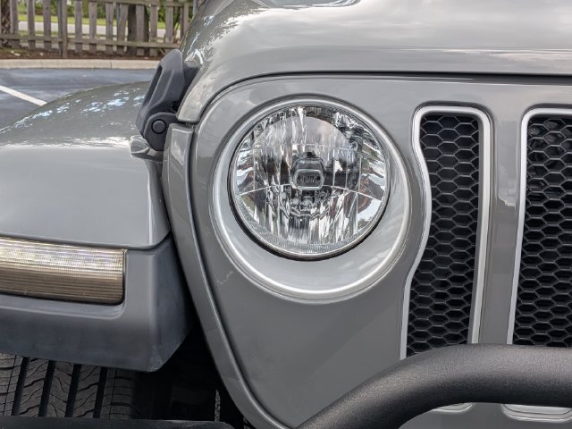 Used 2022 Jeep Wrangler Unlimited Sahara AWD/4WD image 9