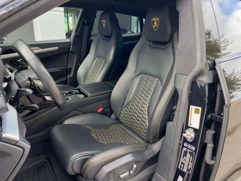 Used 2020 Lamborghini Urus AWD/4WD image 17
