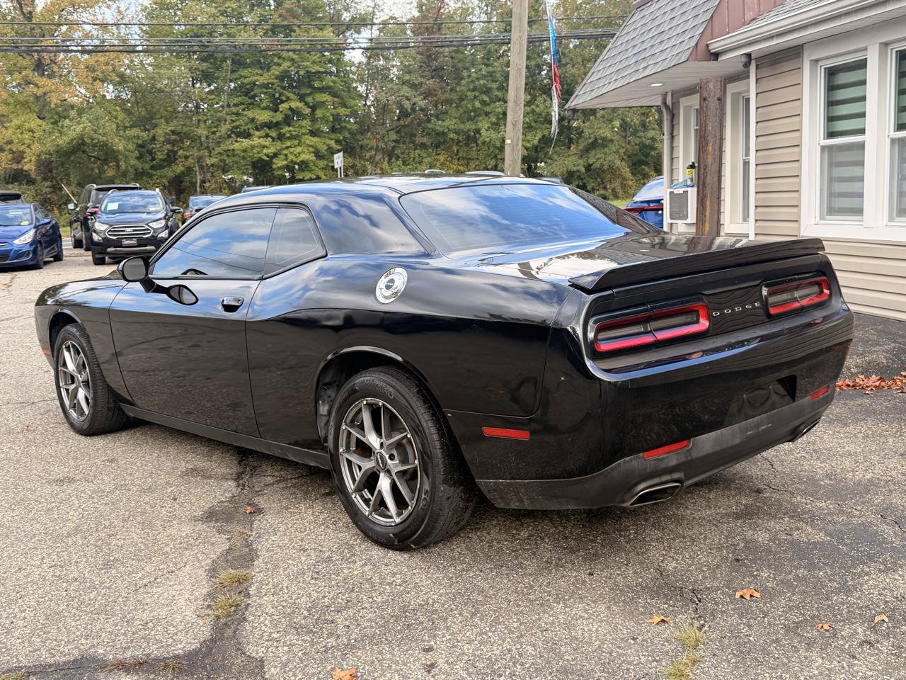 Used 2016 Dodge Challenger SXT RWD image 4