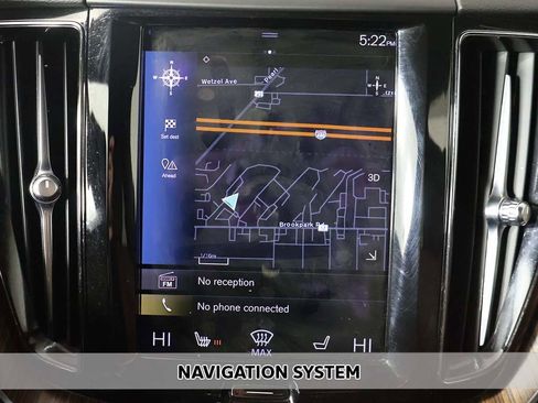 Used 2021 Volvo XC60 T5 Momentum w/ Premium Package image 3