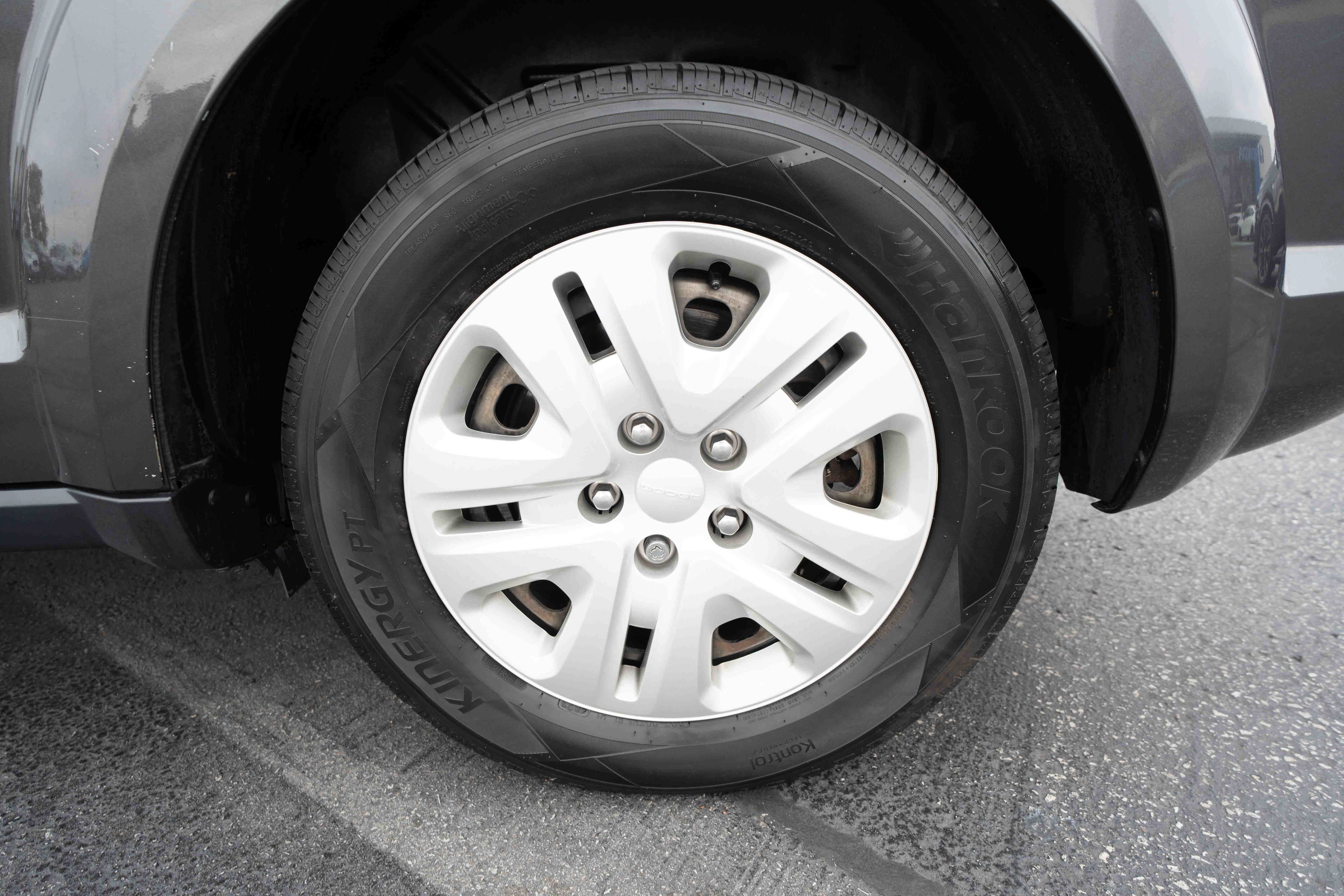 Used 2019 Dodge Journey SE FWD image 28