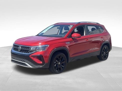 Certified 2022 Volkswagen Taos SE w/ Panoramic Sunroof Package FWD image 3