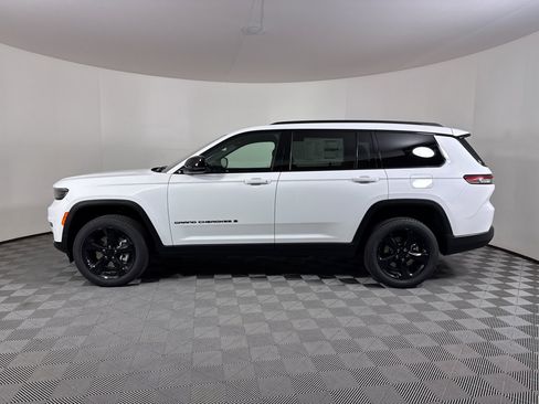 New 2025 Jeep Grand Cherokee L Limited w/ Black Appearance Package image 14
