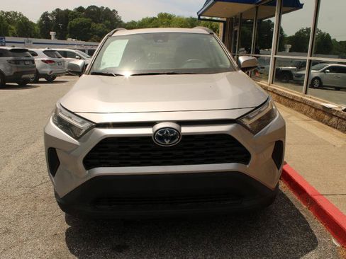 Used 2022 Toyota RAV4 XLE w/ Convenience Package AWD/4WD image 2
