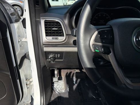 Used 2018 Jeep Grand Cherokee Limited image 15