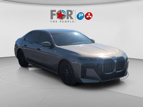 Used 2023 BMW 740i RWD image 6