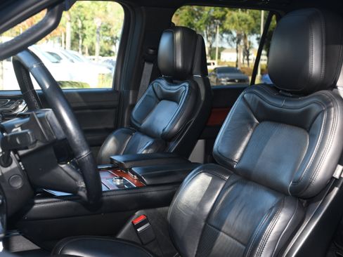 Used 2021 Lincoln Navigator L Reserve image 12
