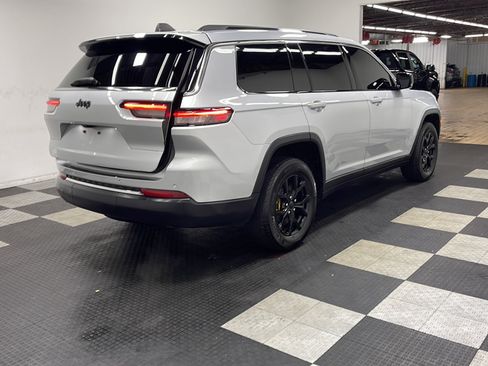 Used 2024 Jeep Grand Cherokee L Limited AWD/4WD image 18