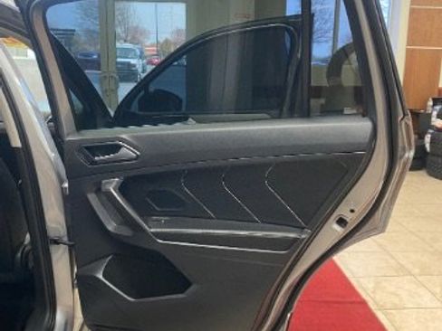 Used 2022 Volkswagen Tiguan SE image 18