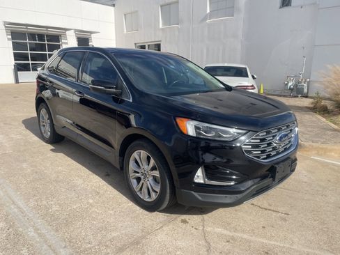 Used 2019 Ford Edge Titanium w/ Equipment Group 301A image 4