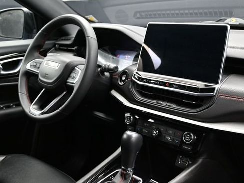 Used 2025 Jeep Compass Trailhawk image 12