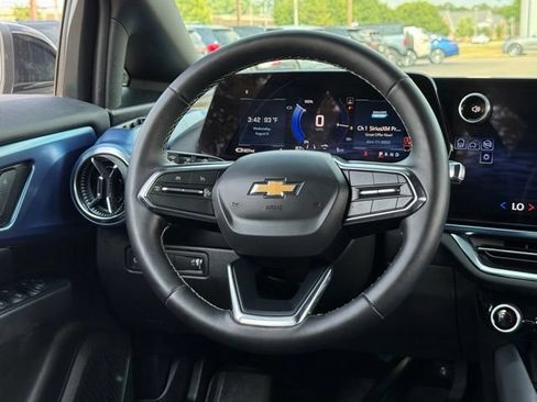 Used 2025 Chevrolet Equinox EV LT FWD image 8