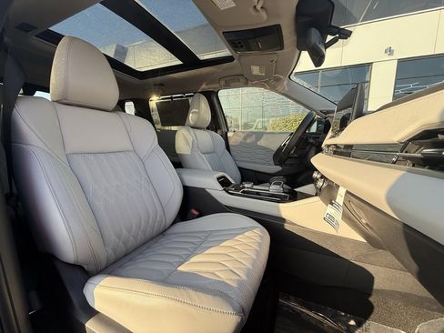 Used 2025 Mitsubishi Outlander SEL image 28