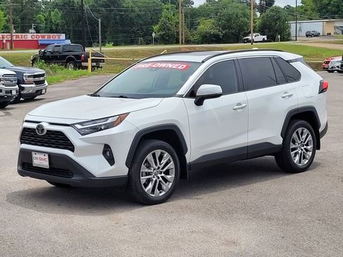 Used 2024 Toyota RAV4 XLE Premium FWD image 4