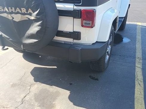 Used 2018 Jeep Wrangler Sahara w/ Connectivity Group AWD/4WD image 9