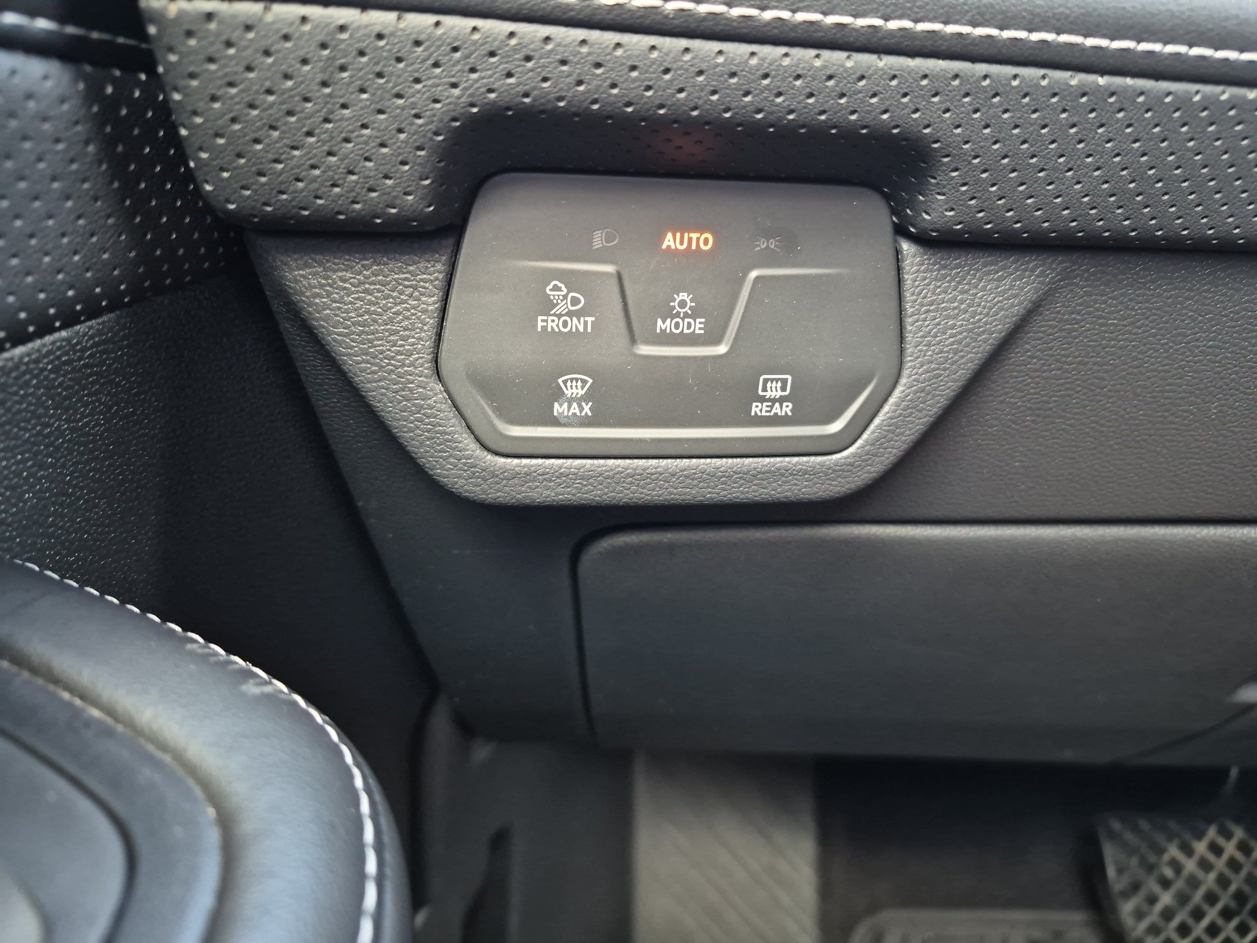 Used 2024 Volkswagen Atlas Cross Sport SEL AWD/4WD image 16