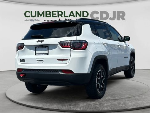 Used 2024 Jeep Compass Trailhawk AWD/4WD image 6