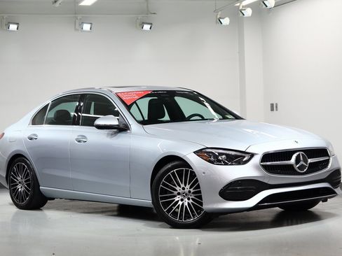 Used 2025 Mercedes-Benz C 300 4MATIC Sedan image 2