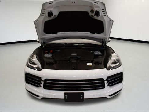 Used 2023 Porsche Cayenne image 13