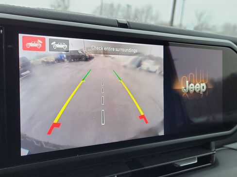 Used 2024 Jeep Wrangler Unlimited Rubicon w/ Technology Group image 27