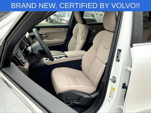 New 2025 Volvo XC90 T8 Core image 23
