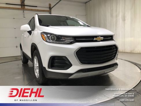 Used 2022 Chevrolet Trax LT w/ LT Convenience Package image 1