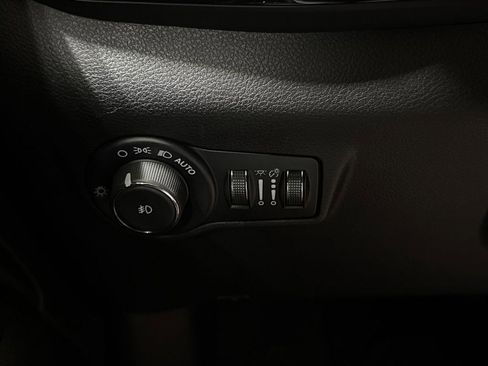 Used 2025 Jeep Compass Trailhawk AWD/4WD image 18