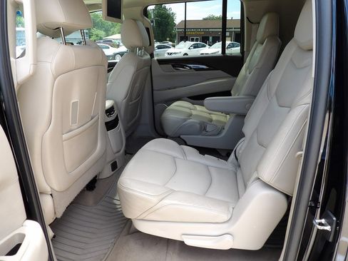 Used 2017 Cadillac Escalade ESV Luxury image 30