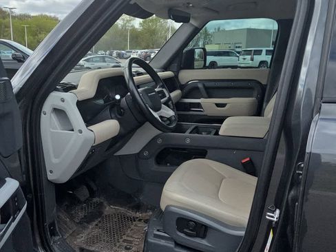 Used 2023 Land Rover Defender 110 SE AWD/4WD image 5