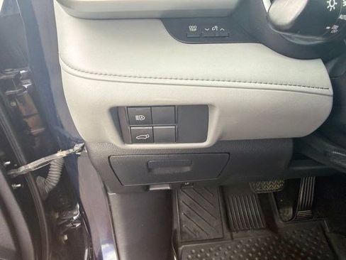 Used 2020 Toyota Highlander XLE AWD/4WD image 18