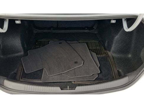 Used 2022 Chevrolet Malibu LT w/ Leather Package FWD image 9