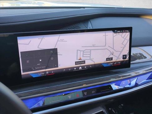 Certified 2025 BMW 750e xDrive w/ Premium Package AWD/4WD image 13