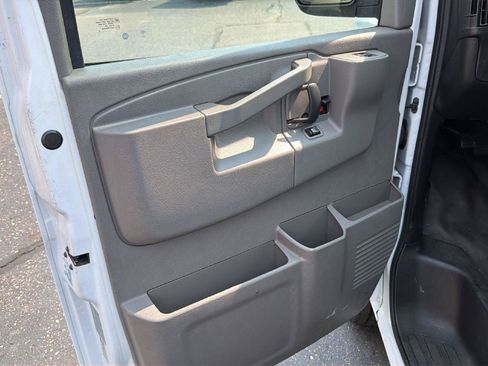 Used 2019 GMC Savana 2500 Extended w/ Driver Convenience Package RWD image 16