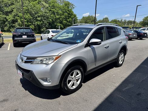 Used 2013 Toyota RAV4 XLE AWD/4WD image 2