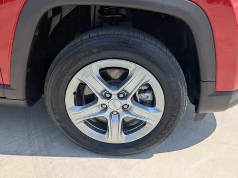 Used 2023 Jeep Compass Latitude w/ Convenience Group AWD/4WD image 9