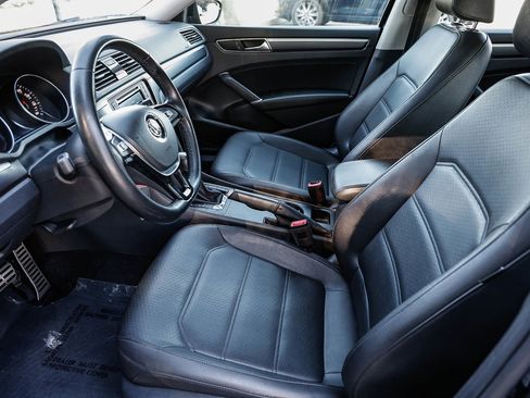 Used 2018 Volkswagen Passat 2.0T R-Line image 18